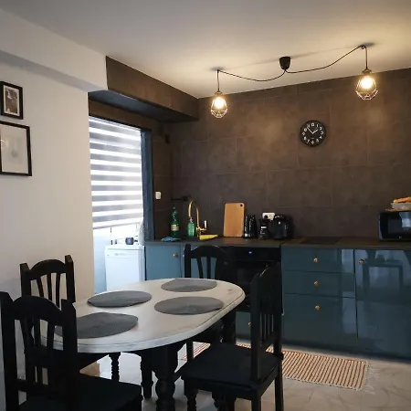 Hola Apartment